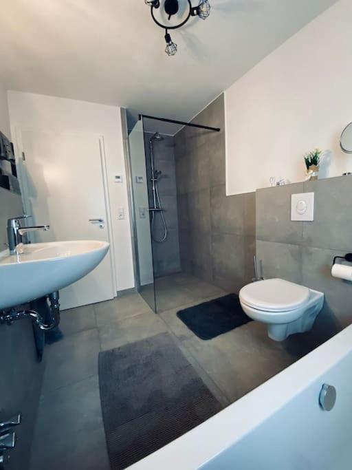 Grosse Moderne Ferienwohnung Auch Als Monteur Unterkunft Nutzbar, In Stolberg - Vicht المظهر الخارجي الصورة